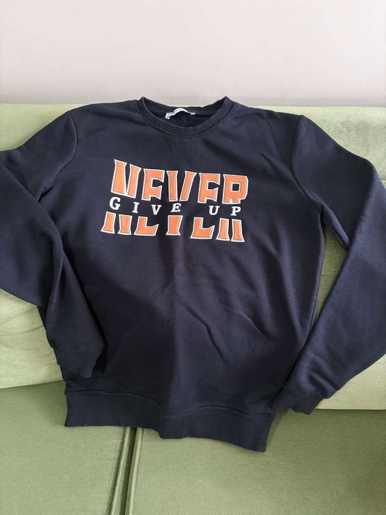 kenzo ve off marka Sweat hepsinin fiyatıdır toplam 5 adettir - 5