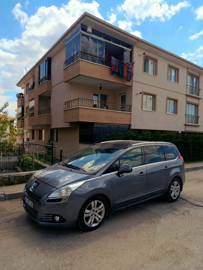 PEJO 5008 1.6 E-HDI premium Pack auto 6R 115HP - 2