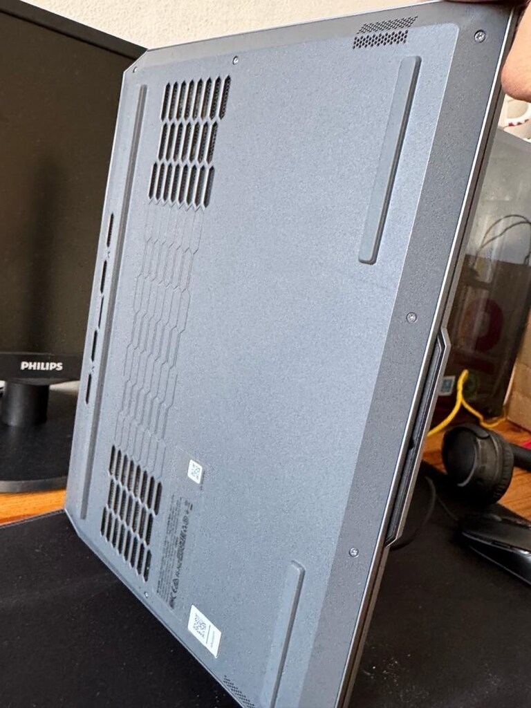 Lenovo LOQ 15IRX10 - 4