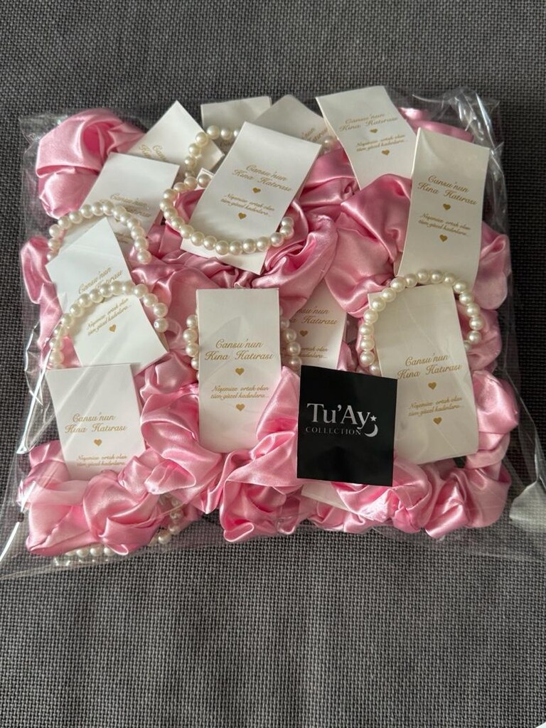 Tuay Atölye’den el yapımı pembe saten scrunchie & incili bileklik seti - 2