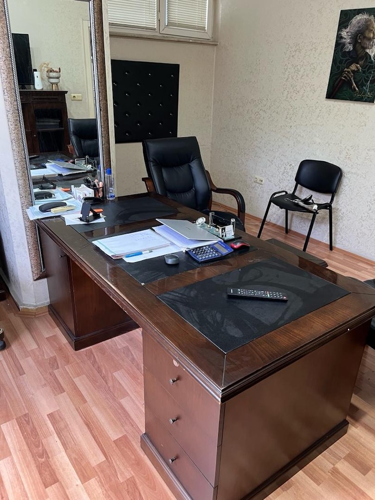 Ahşap Makam/Ofis Takımı (Masa, Konsol, 3 Adet Koltuk/Sandalye) - 2