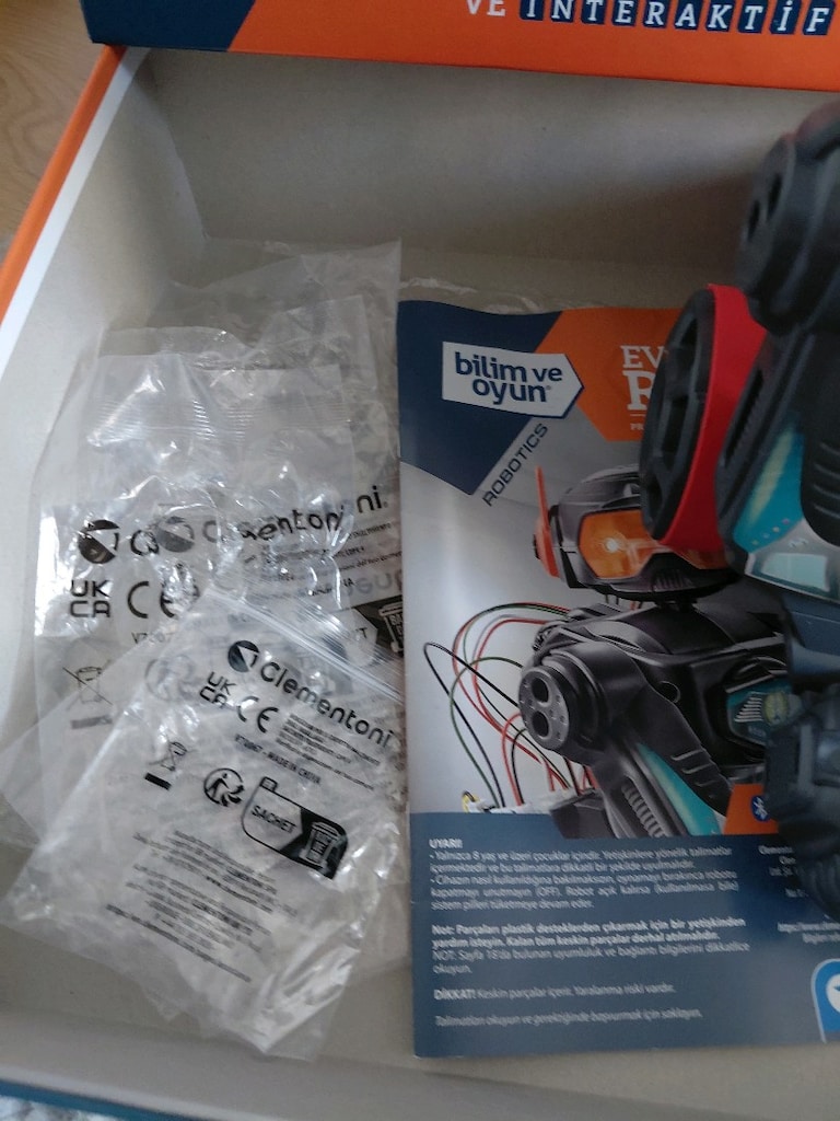 Clementoni Evolution Robot Kutu Oyuncak - 10