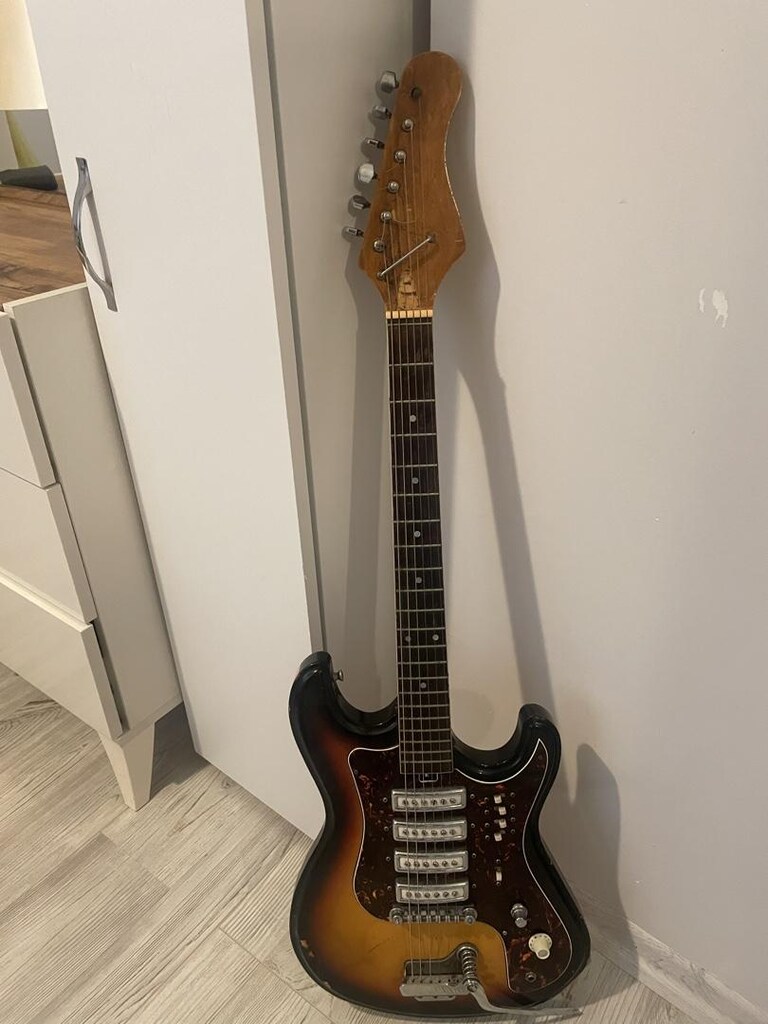 Teisco Hertiecaster - 3