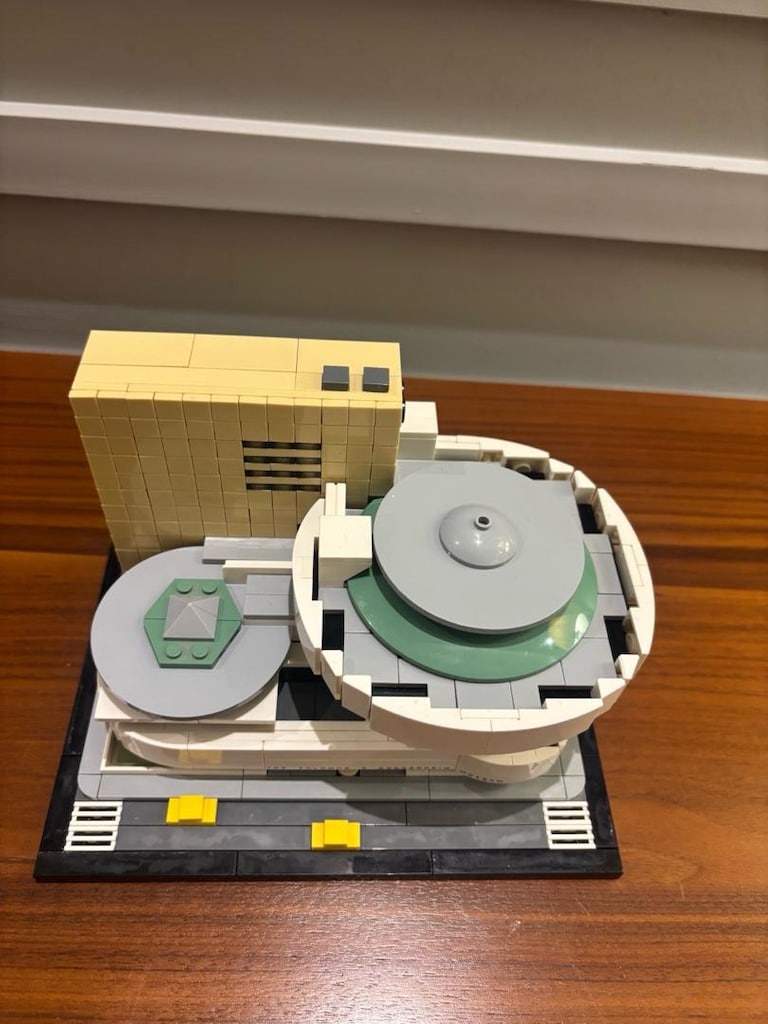 The Solomon R. Guggenheim Museum Lego - 4