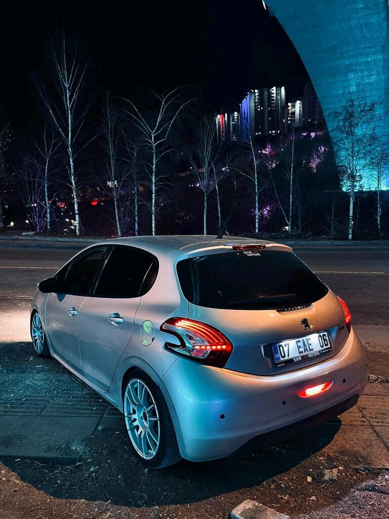 Peugeot 208 1.4 HDI 2012 - 8