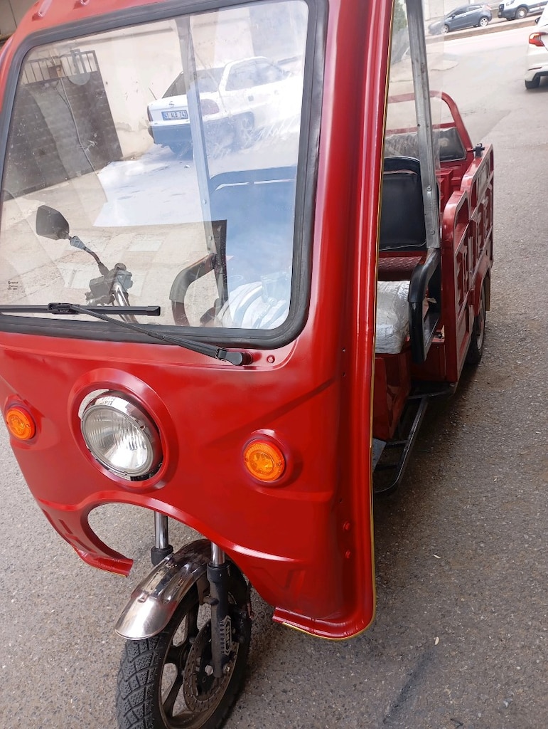 SATILIK 3 TEKERLEKLI ELEKTRIKLI MOTOR GAYET TEMİZ HER HANGİ BİR SORUN - 2
