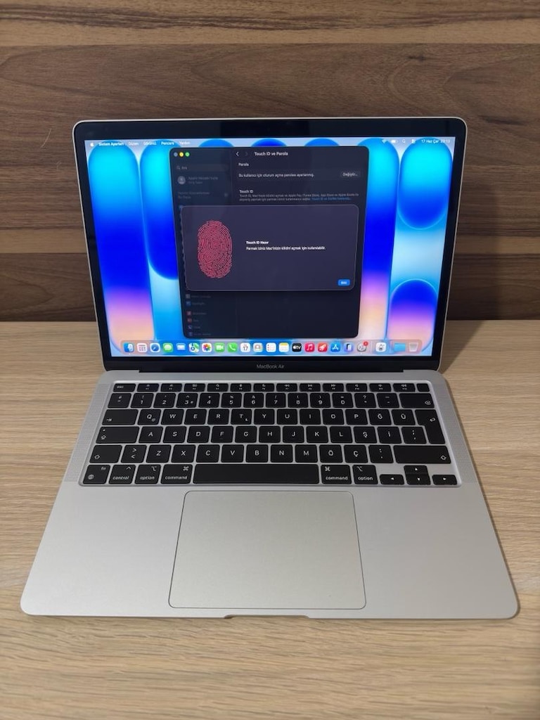 MacBook Air / M1 / 13 inç / 8 GB Ram / 256 GB Ssd - 4