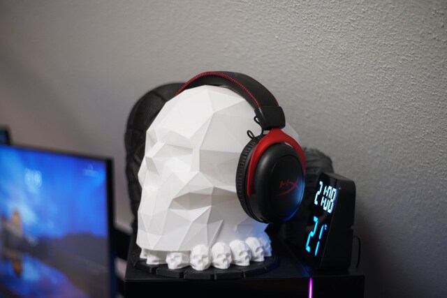 Low-Poly Kafatası Kulaklık Standı