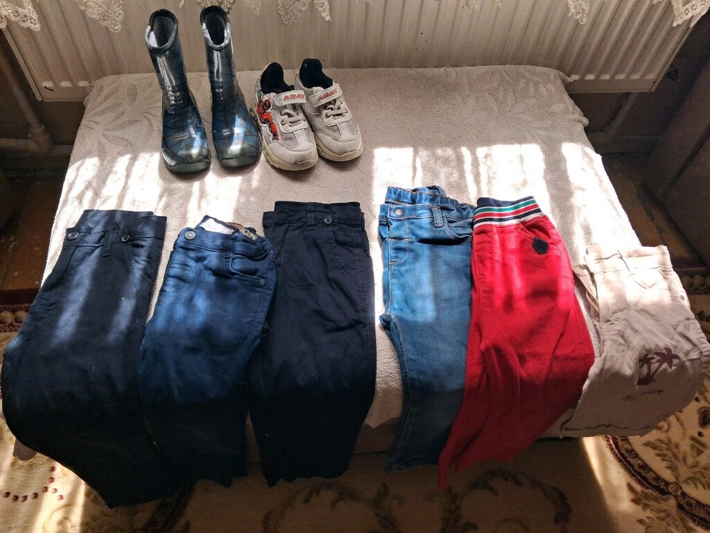erkek çocuk kıyafetleri bot ve spor ayakkabı numaraları resimde mevcut - 7