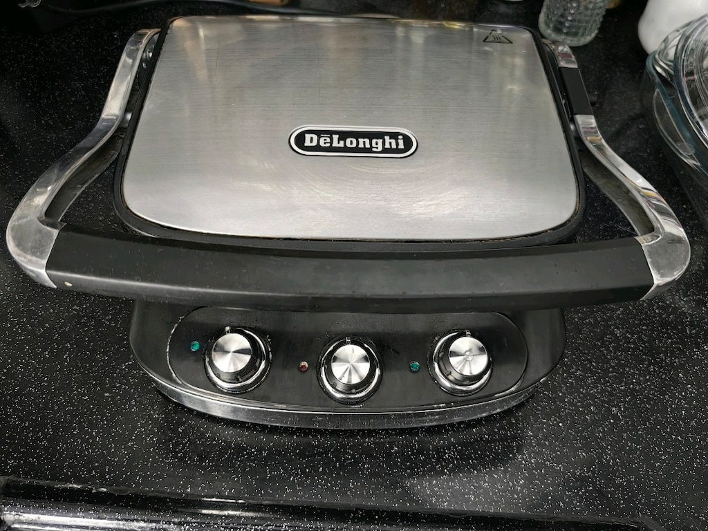 DELONGHI CGH900C SERAMİK IZGARA TOST MAKİNESİ. SORUNSUZ ÇALIŞIYOR