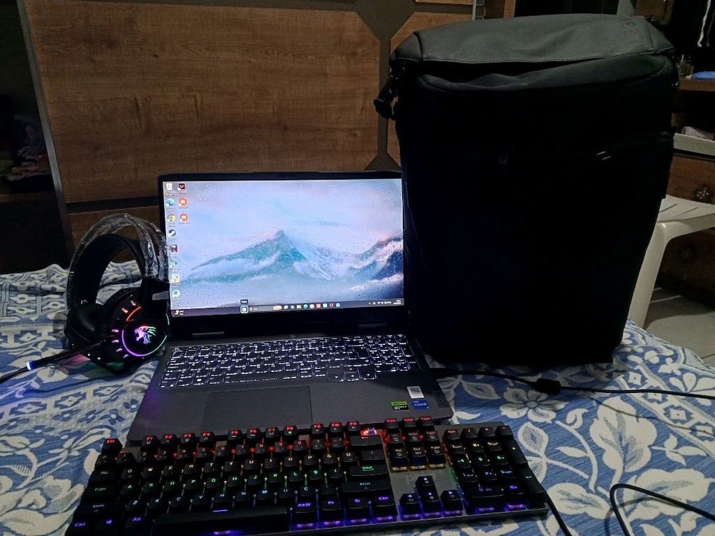 LENOVO LAPTOP - 8