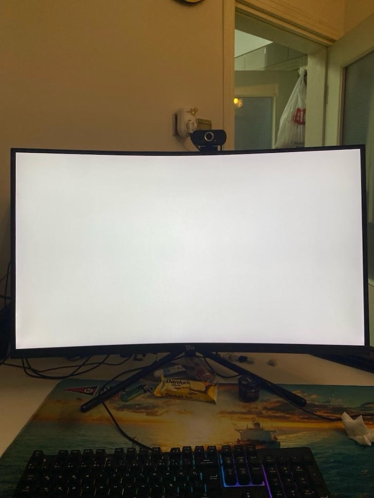 Twisted Minds 32 inc Curved 180hz Gaming Oyuncu Monitor - 8