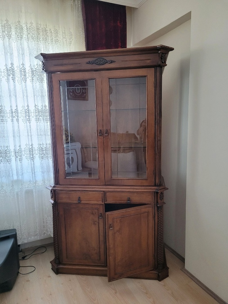 GÜMÜŞLÜK VE YEMEK MASASI - 2