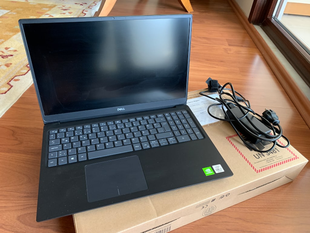 Dell Vostro 5590 i7-10510U 24 GB 1 TB SSD 2GB MX250 15.6" - 2