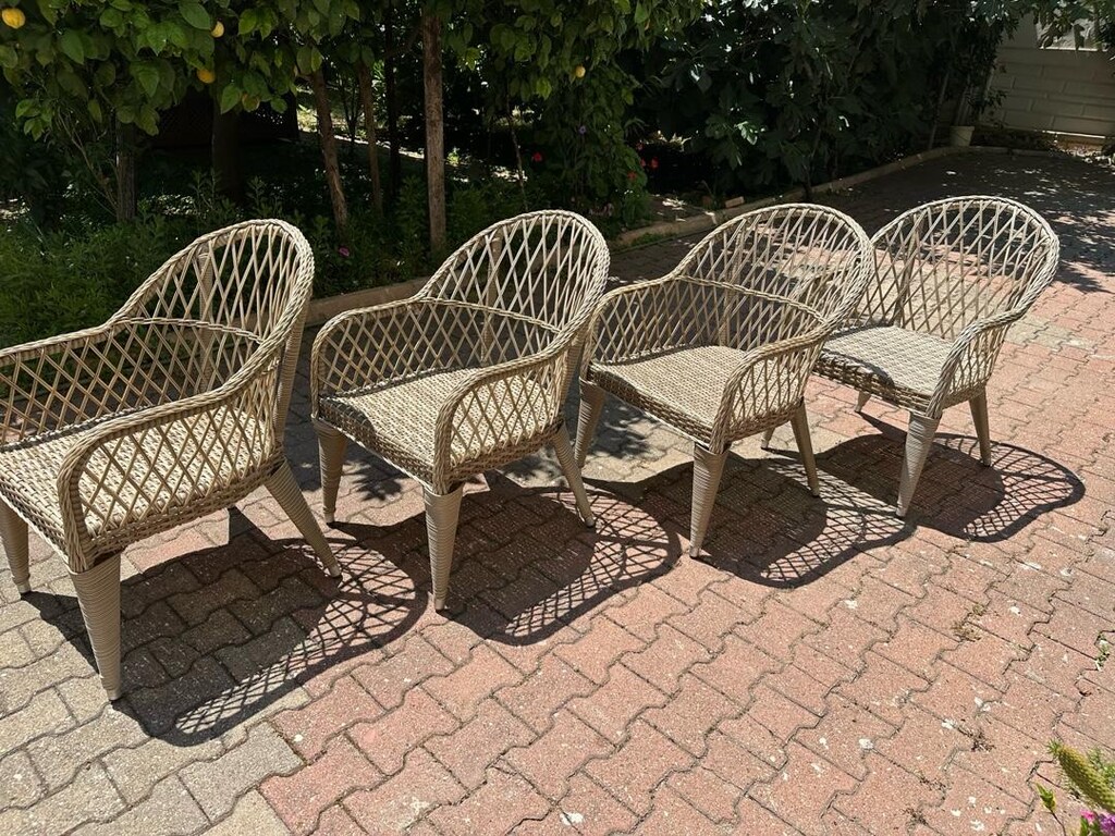 çok temiz bahçe takımı 4 sandalye bir masasa - 3