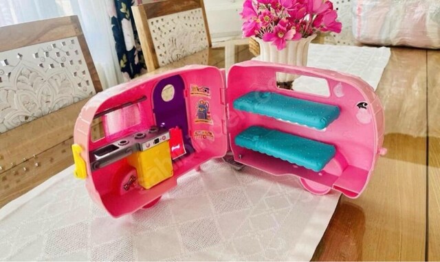 Orjinal Barbie Chelsea’nin dönüşen karavanı ve arabası