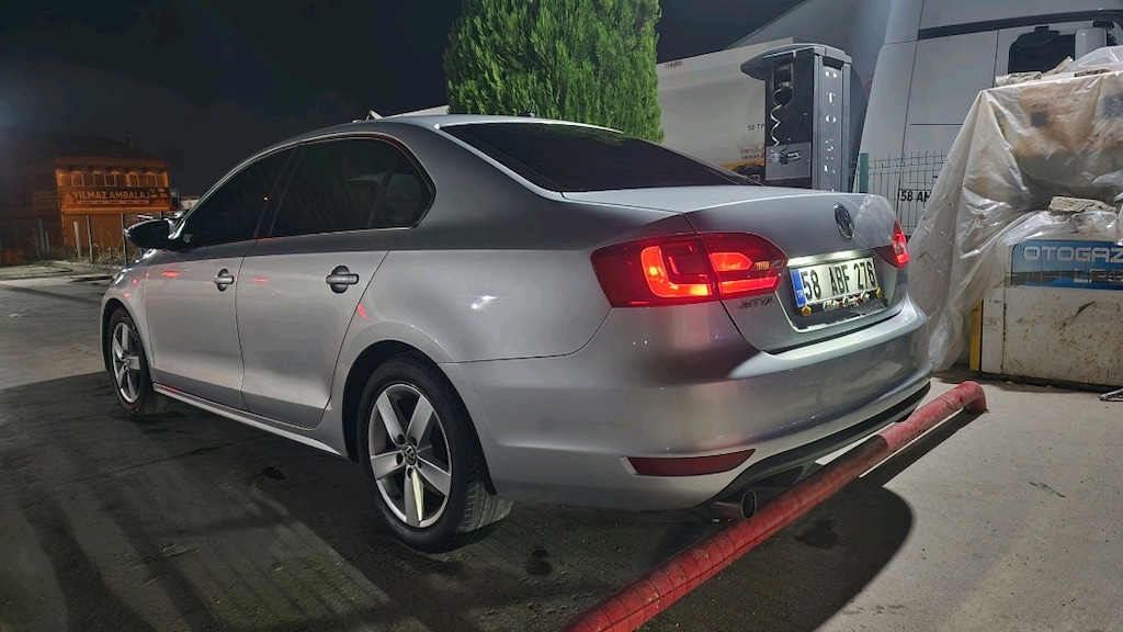 Volkswagen Jetta GLI - 5