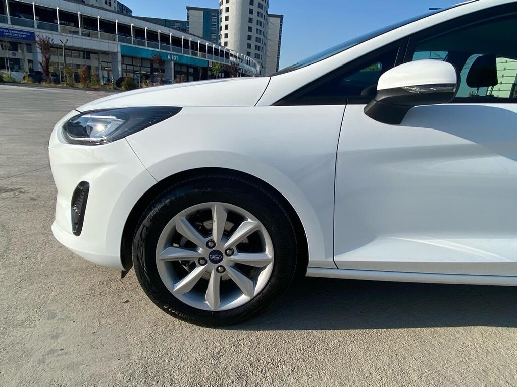 TEMİZ FORD FİESTA - 3