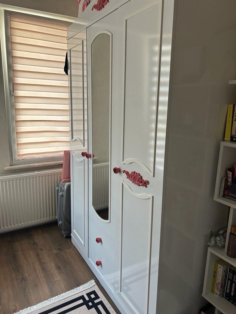 3 kapaklı dolap