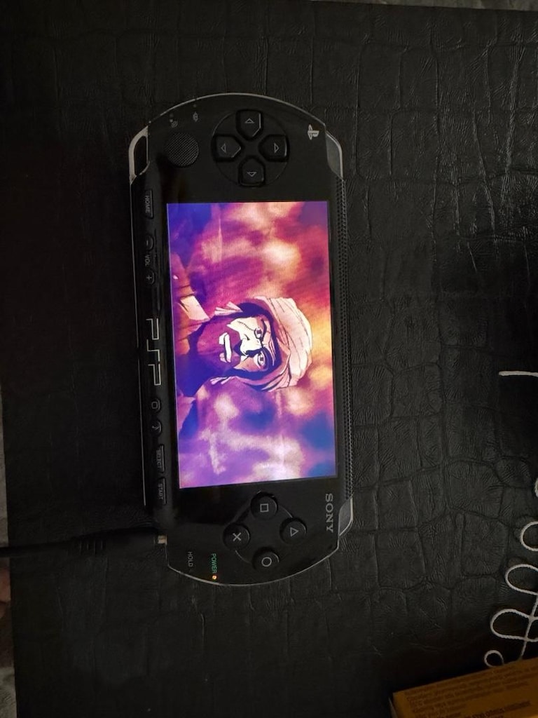 Sony PSP + 3 Orijinal Oyun + Orijinal Şarj Aleti | Temiz - 4