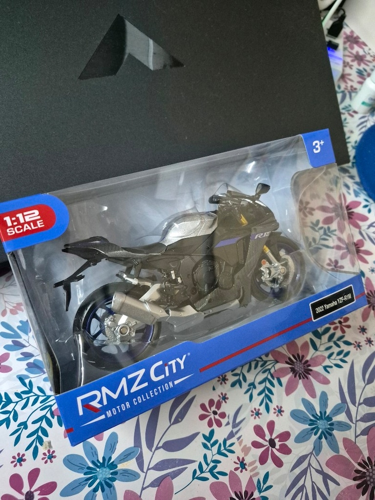 RMZ CITY 2022 Yamaha YZF-R1M - 2