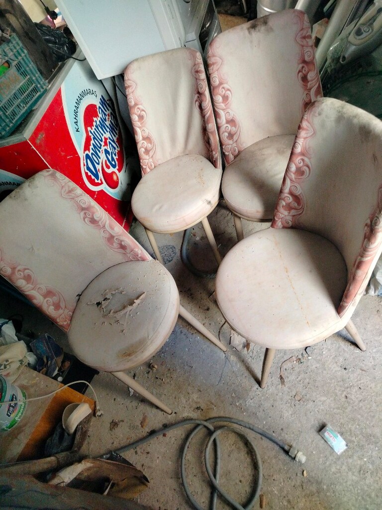 4 ADET SANDALYE 2 BİN TL - 3