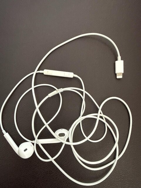 iphone 11 kulaklık orijinal sıfır hiç kullanılmadı
