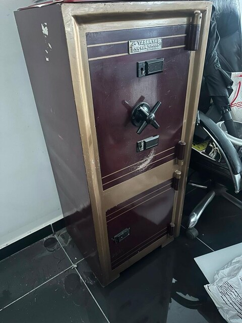 BÜYÜK ÇELİK PARA VE EVRAK KASASI