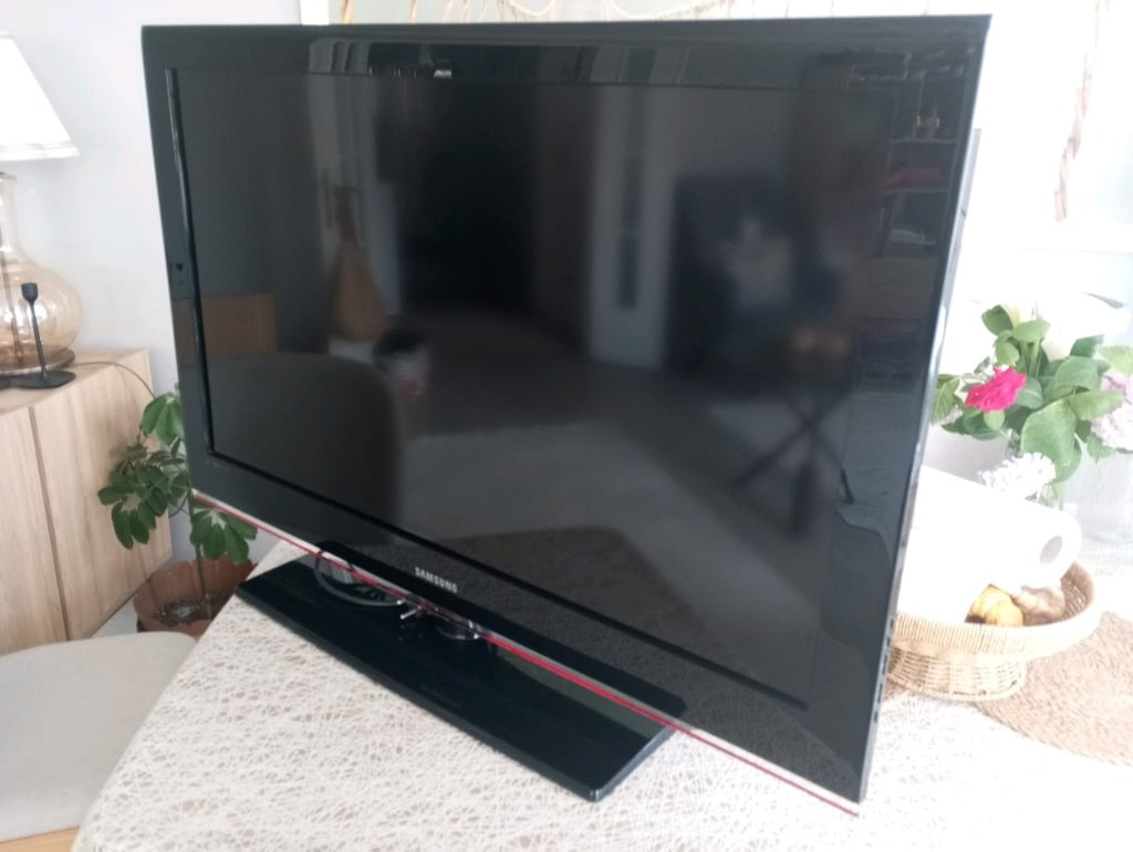 Samsung LE40B530P7W LCD TV - 3