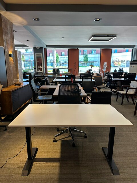 KLAS OFİS ÜSKÜDAR 140X80 ELEKTRİKLİ AYARLI MASA SIFIR