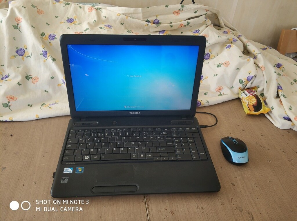 toşhiba i3 ayarında 6 GB rem var kozmetik sıfır ayarında temiz laptop - 6