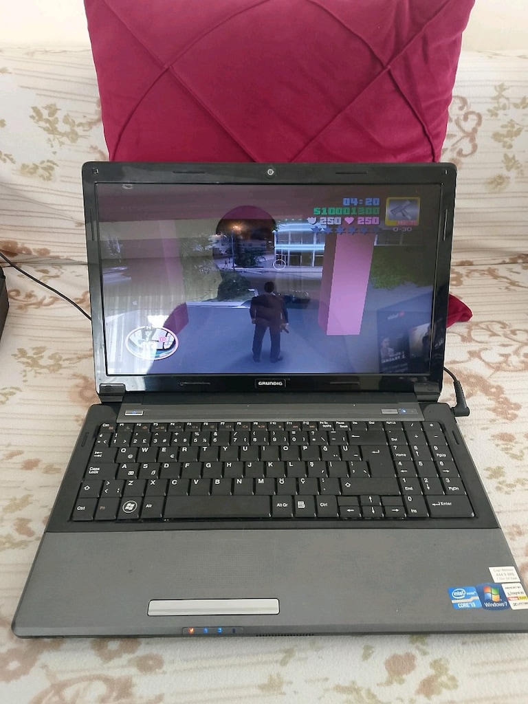 Grundig leptop i3 4gb ram - 2