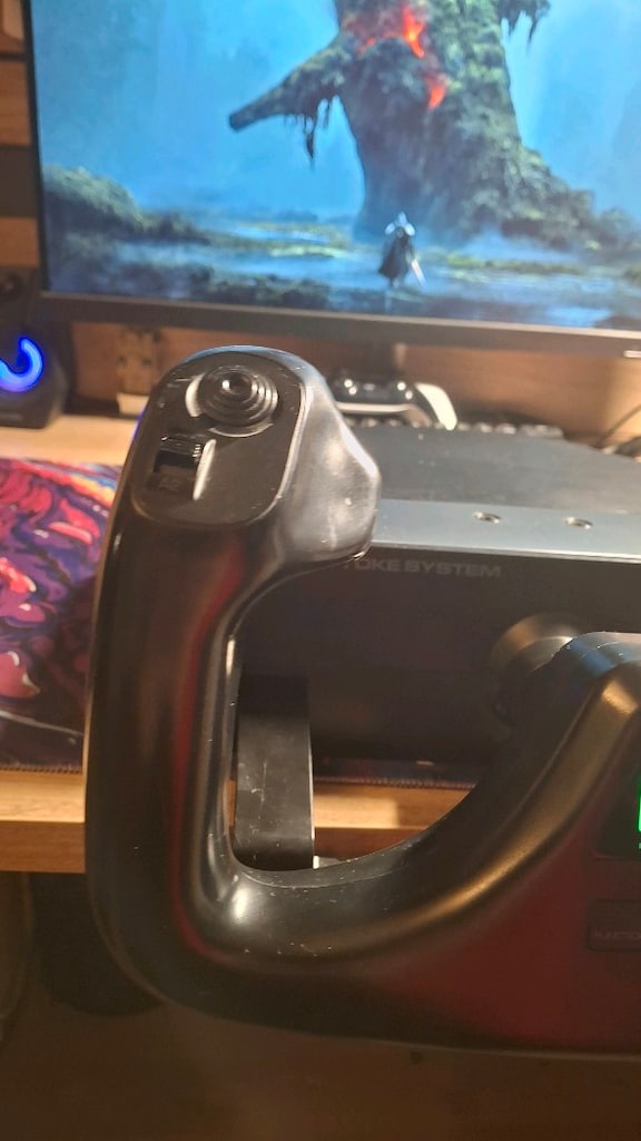 Logitech G Flight Yoke System + Thrustmaster TFRP Rudder Pedal - 5