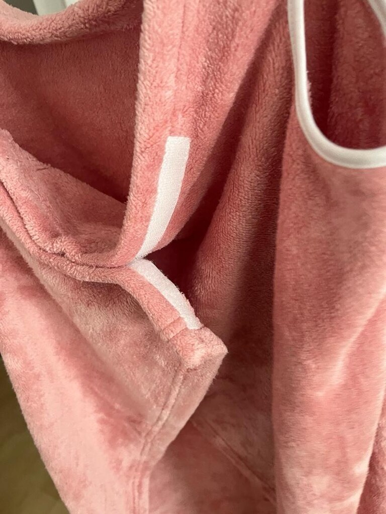plaj havlusu pembe ve gri renkleri mevcut - 3