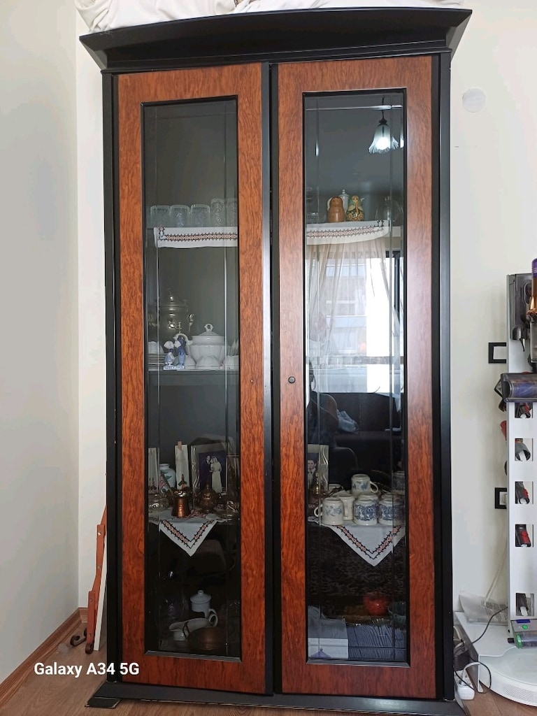 gül ağacı kaplama cam kapaklı vitrin - 2