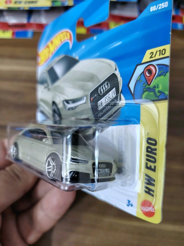 Hot wheels 17 audi rs6 avant - 2