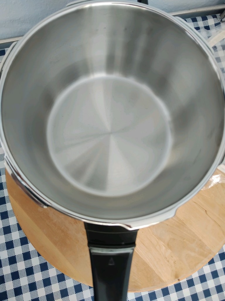 Fissler düdüklü tencere 4.5 Lt tertemiz yanında sıfır lastik verilecek - 6