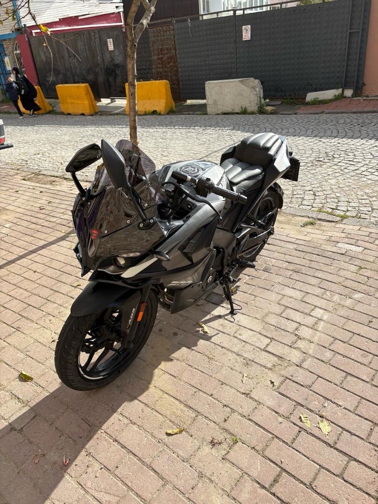 Kazasız BAJAJ RS200 2023 model Bakımlı Muayne Yeni - 2