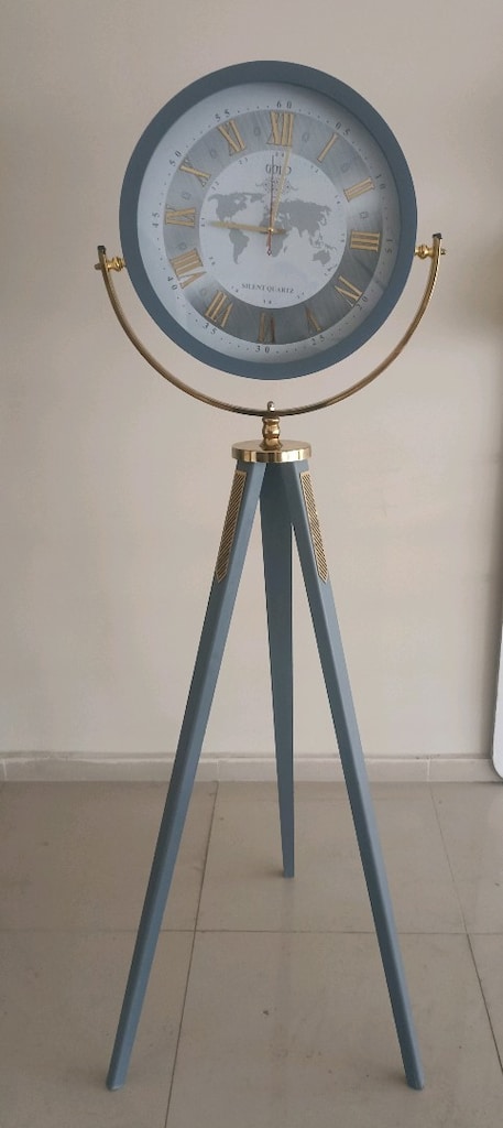 Tripod ayaklı ahşap metal detaylı saatler - 2