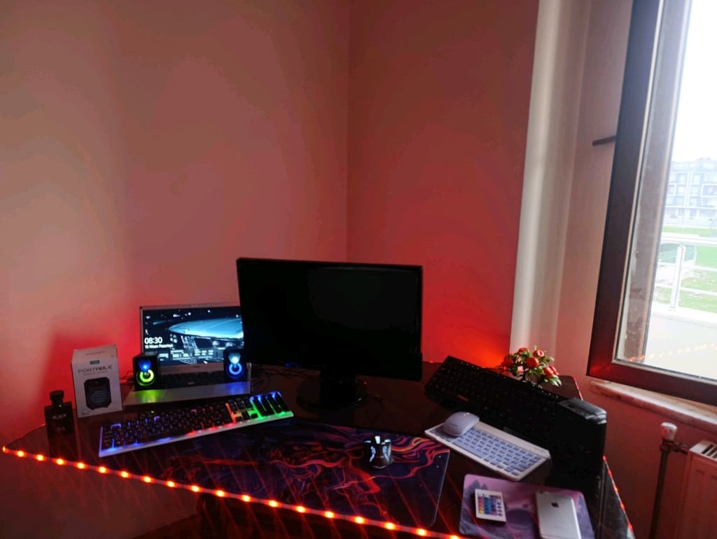 MONİTÖR+ IŞIKLI KLAVYE + MOUSE + MOUSEPAD + KABLOLU, KABLOSUZ KLAVYE ...