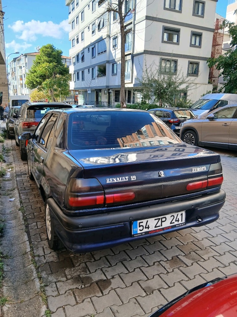 Masrafsız 95 model diri karbüratörlü Renault Eurupa - 2