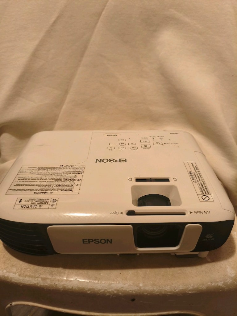 EPSON EB-S41 Projeksiyon cihazı sıfır gibi