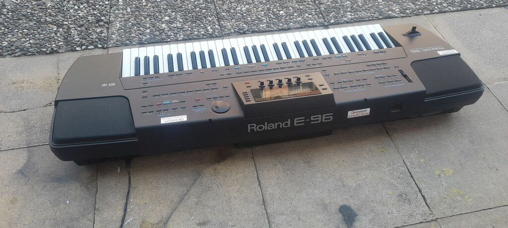 Roland E 96 Intelligent Keyboard - 26000 TL - 2