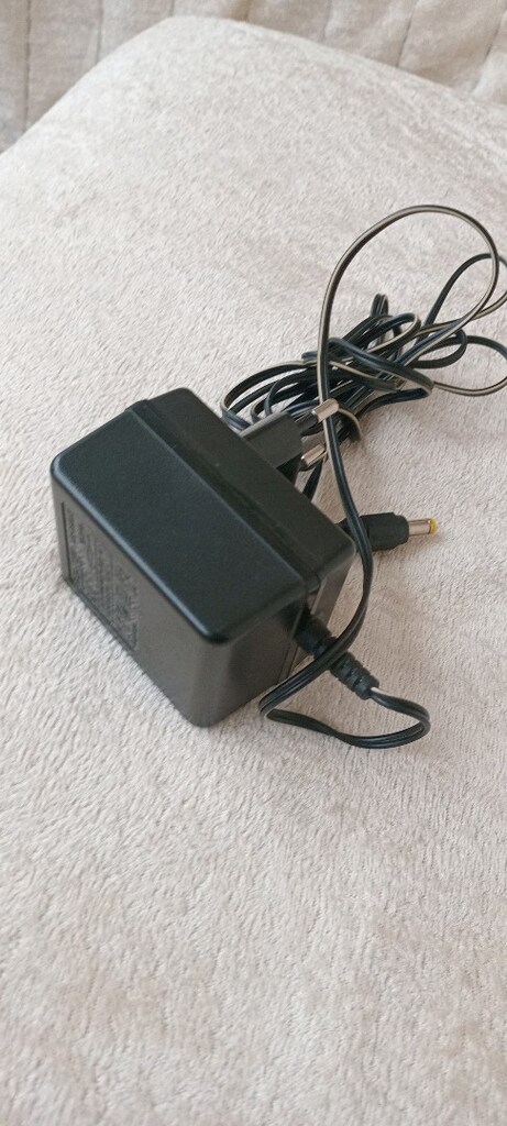 Sony orijinal şarj aleti 9V - 4