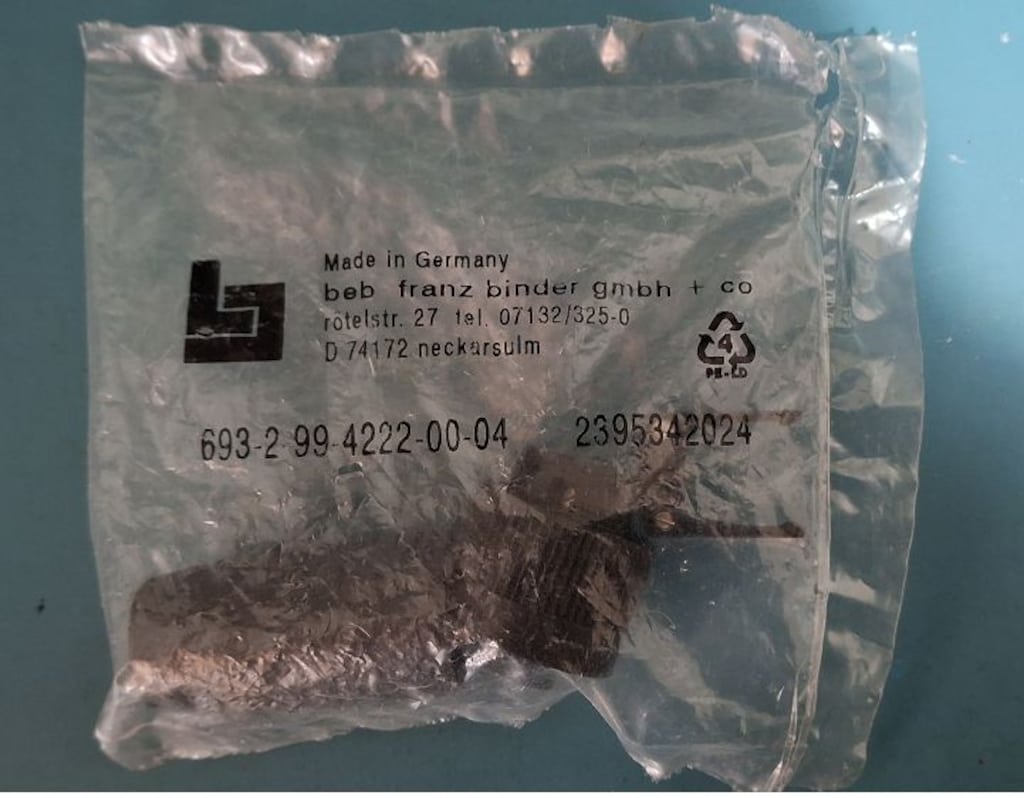 Binder 693 21,5 mm dairesel konnektör, 4 pinli dişi soket. SOKETSET17 - 5