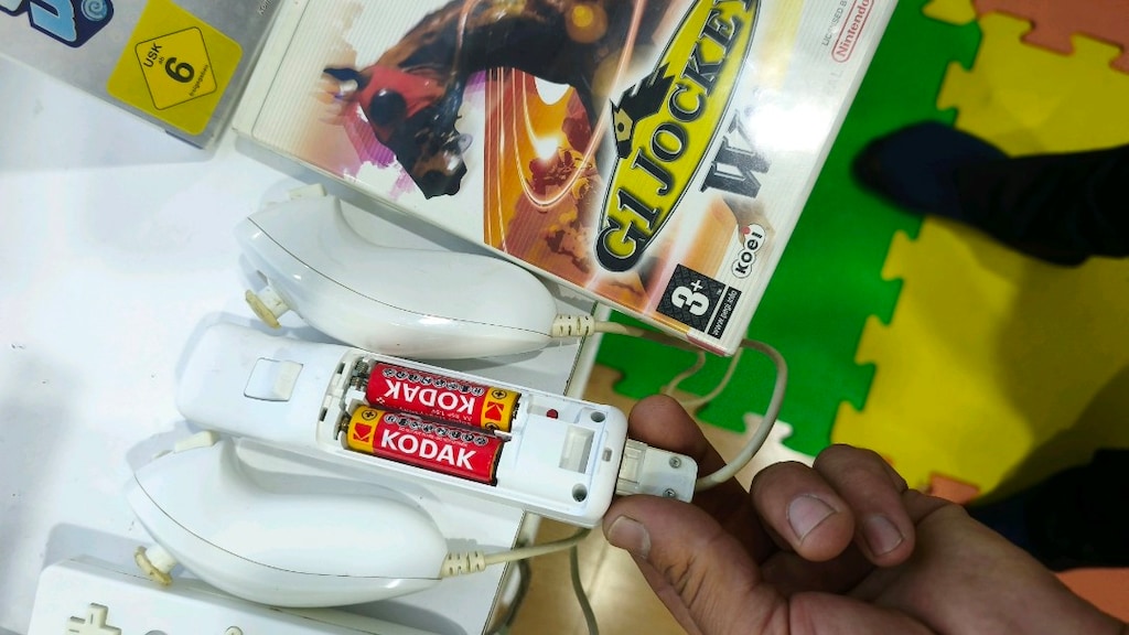 Nintendo Wii (RVL-001) Seti + 2 GB Hafıza Kartı + 2 Kumanda + 6 Oyun - 15