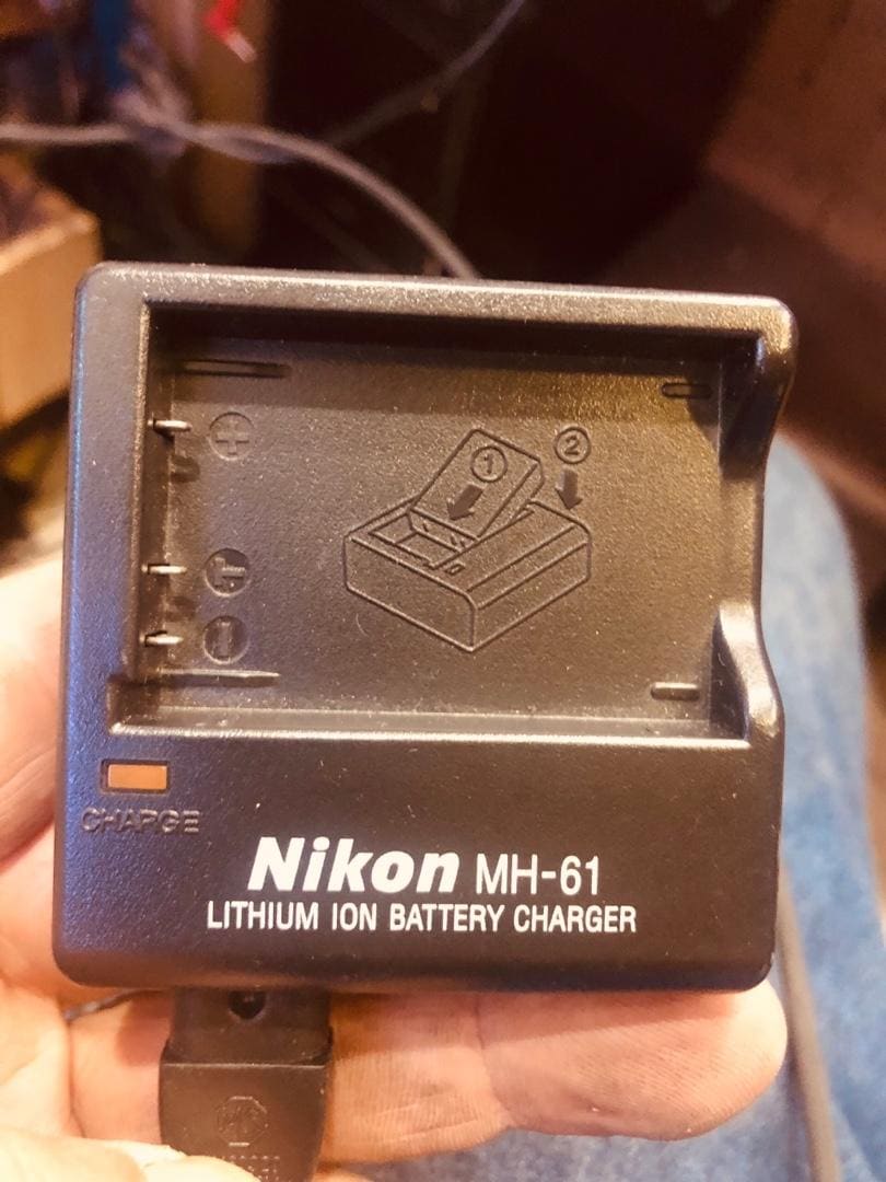 nikon mh61 - 2