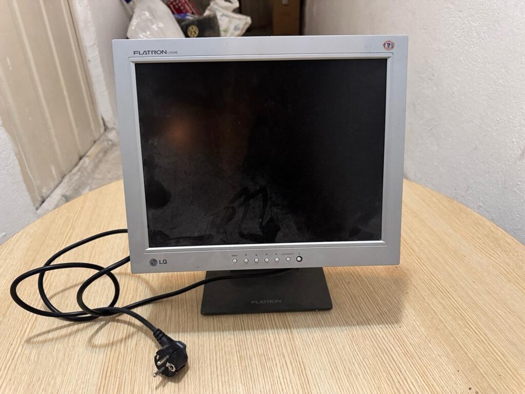 LG Flatron L1510S 15 inç LCD Kare Monitör (Güvenlik / Kamera İçin) gam