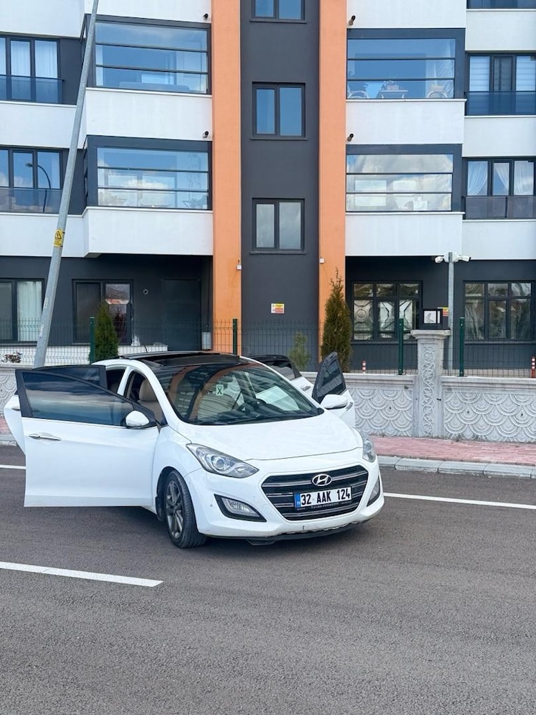 Sahibinden 2015 model HATASIZ BOYASIZ OTOMATİK HUNDAİ İ30 Ful paket - 4