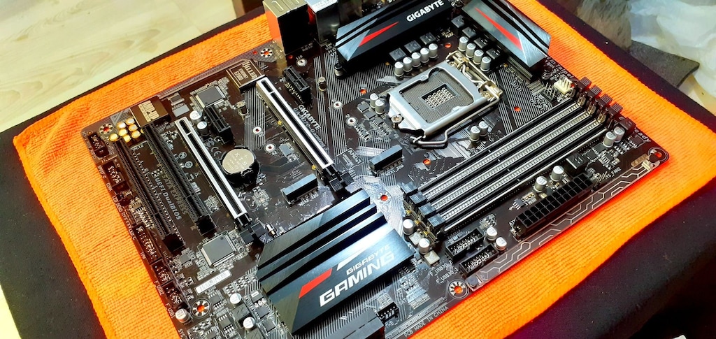 Gigabyte GA-H270-Gaming 3 SIFIR Gibi LGA 1151 Soket Anakart - 8